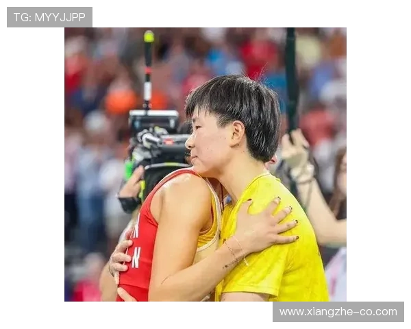 何冰娇这生活真不是一般人能想象，训练间隙偷偷点外卖那反差太有戏了！